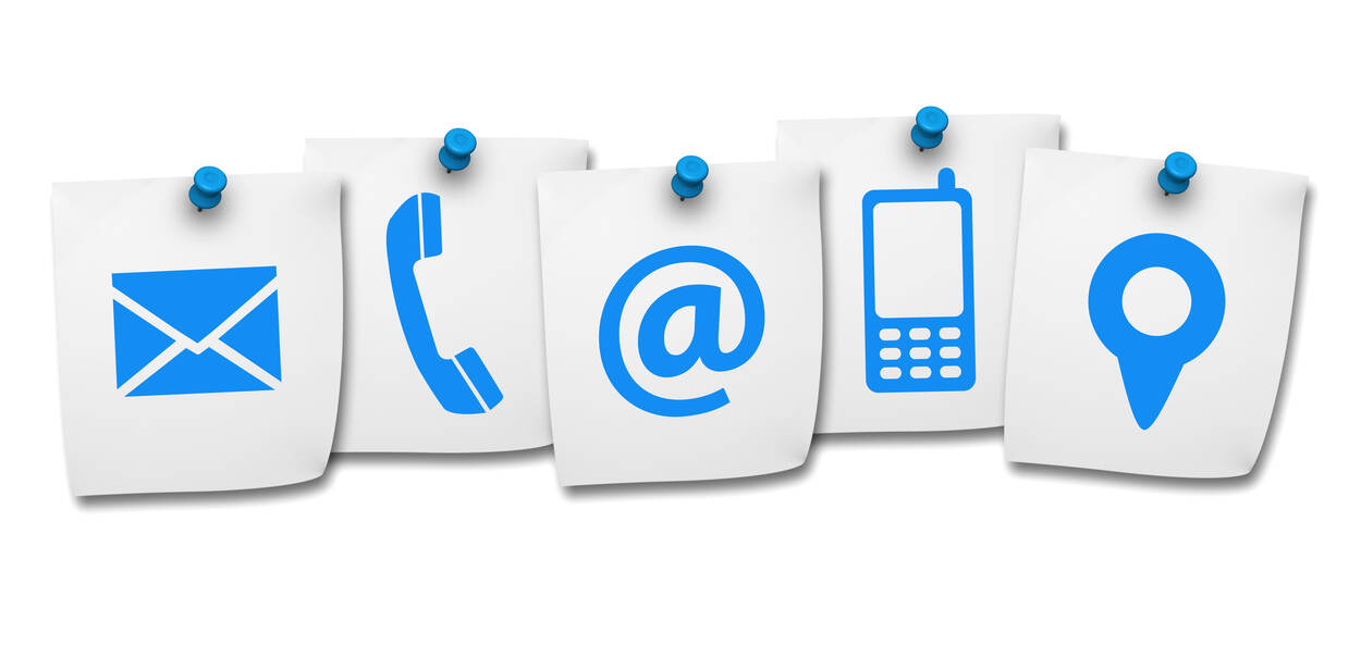 Foto van iconen die te maken hebben met contact zoals mobiele telefoon, email en website.
